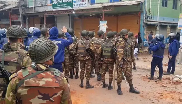 মাদারীপুরে দুপক্ষের সংঘর্ষ, অর্ধশত ককটেল বিস্ফোরণ